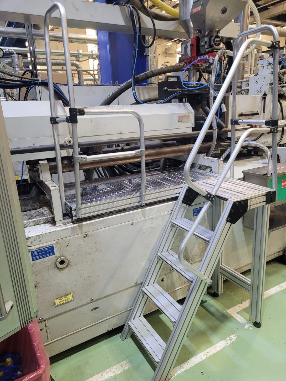 Fabrika İçi Merdiven Montajı